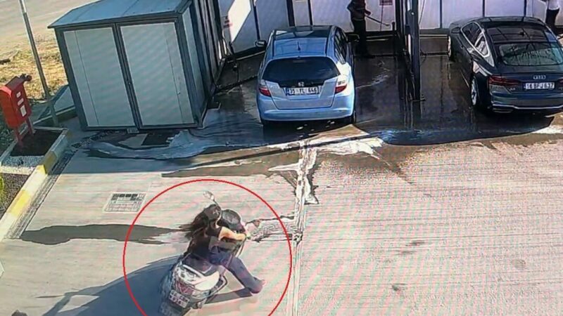 Bursa’da ehliyetsiz sürücü dehşeti Bursa'nın İnegöl ilçesinde ehliyetsiz sürücünün gaza aniden basması ile hızlanan