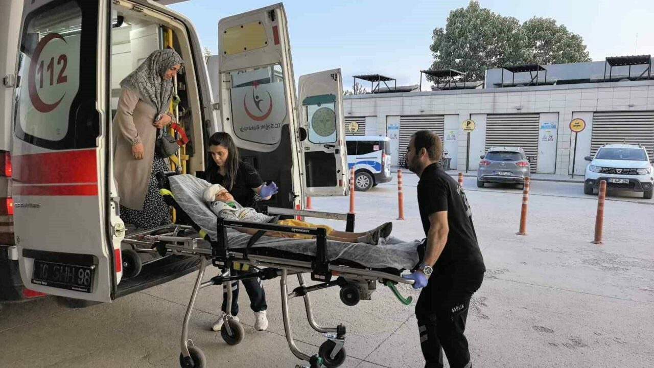 Bursa’da feci kaza: Çocuğun üzerine demir kapı devrildi Bursa’da feci kaza: Çocuğun üzerine demir kapı devrildi