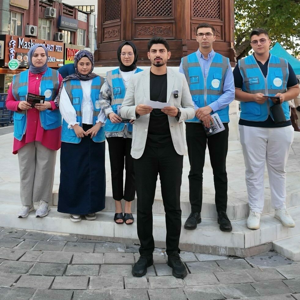 Bursa’da gençlikten broşürlü vicdan çağrısı