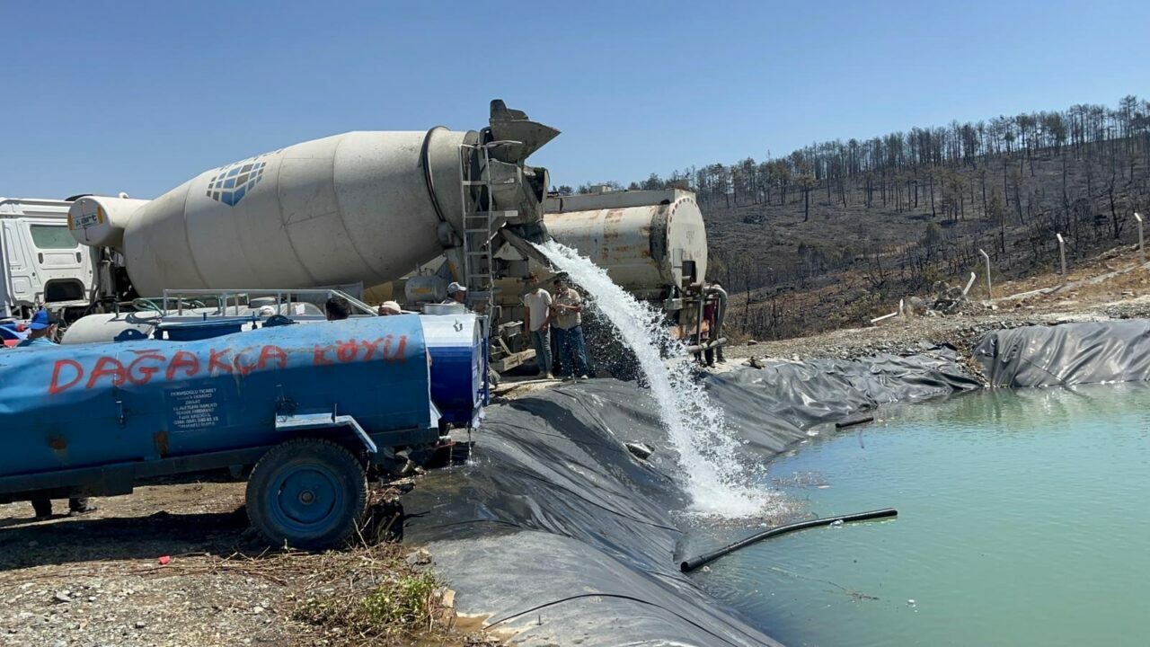 Bursa’da yangına müdahale için seferber oldular! Helikopterler su alsın diye…