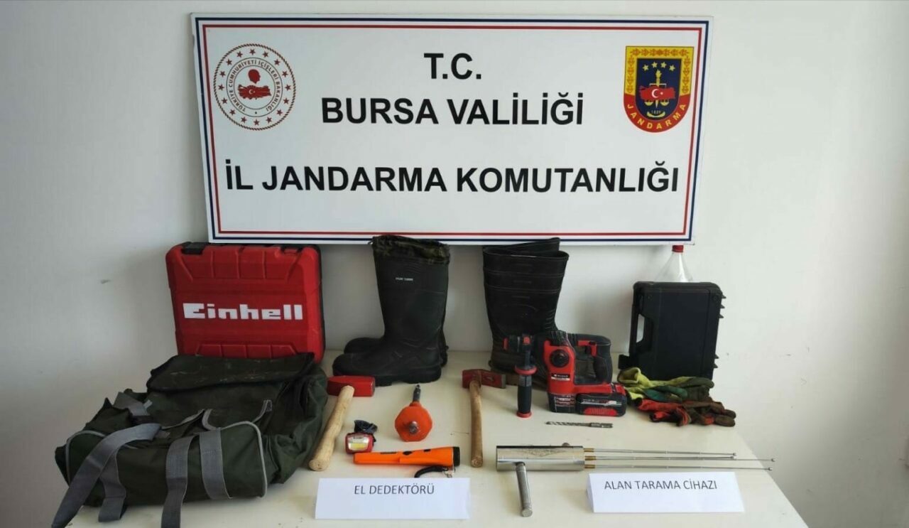 Bursa’da kaçak kazıya suçüstü Bursa’da kaçak kazıya suçüstü