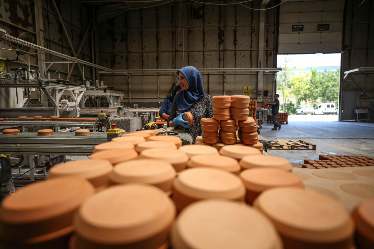 Bursa’da kadınların ellerinde şekilleniyorlar! 94 ülkeye ihraç ediliyor