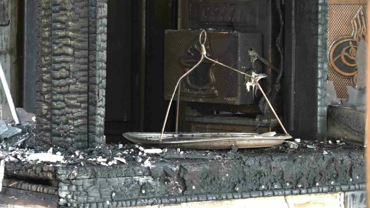 Bursa’da kahreden yangın: Tarihi çay bahçesi küle döndü Bursa’da kahreden yangın: Tarihi çay bahçesi küle döndü