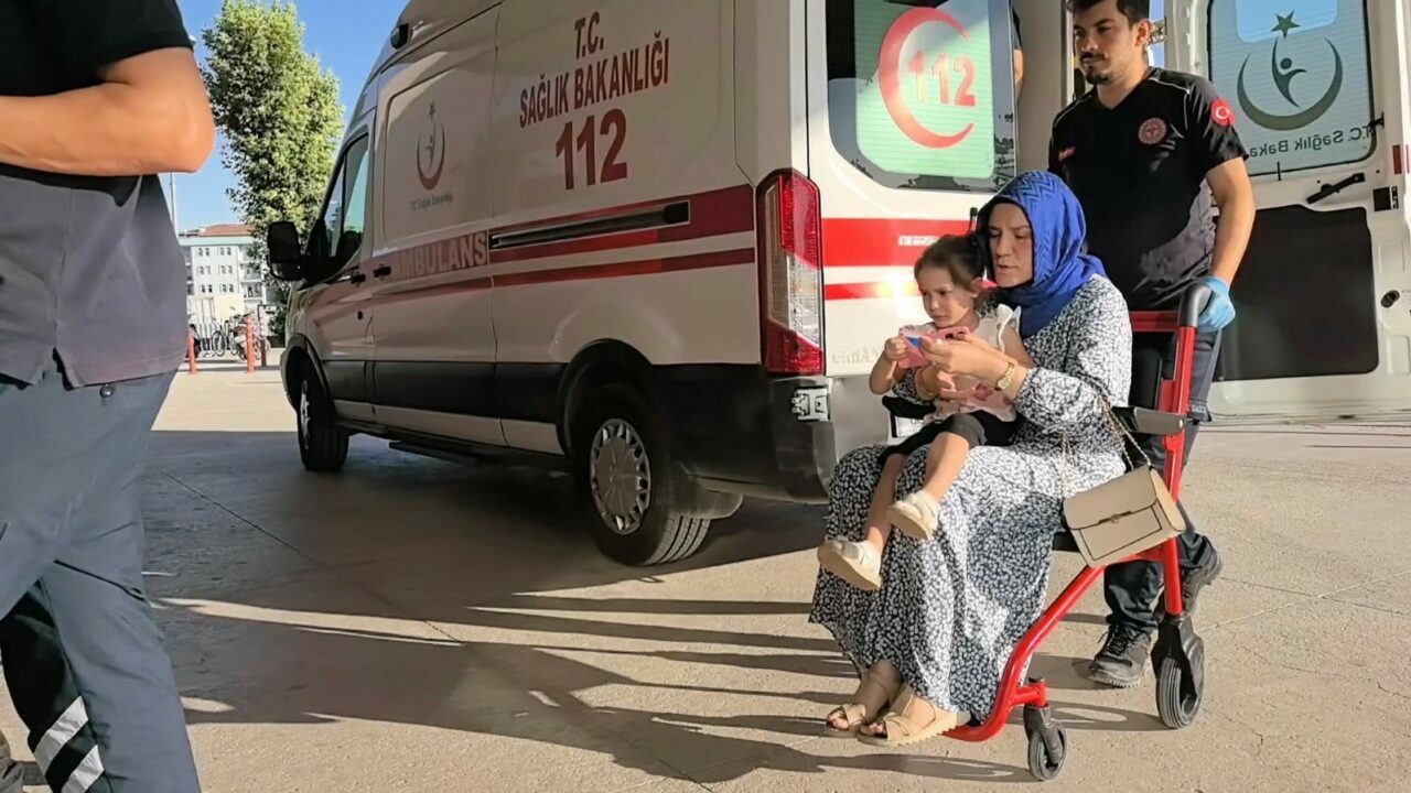 Bursa’da kaza: 1’i çocuk 2 kişi yaralandı Bursa’da kaza: 1’i çocuk 2 kişi yaralandı