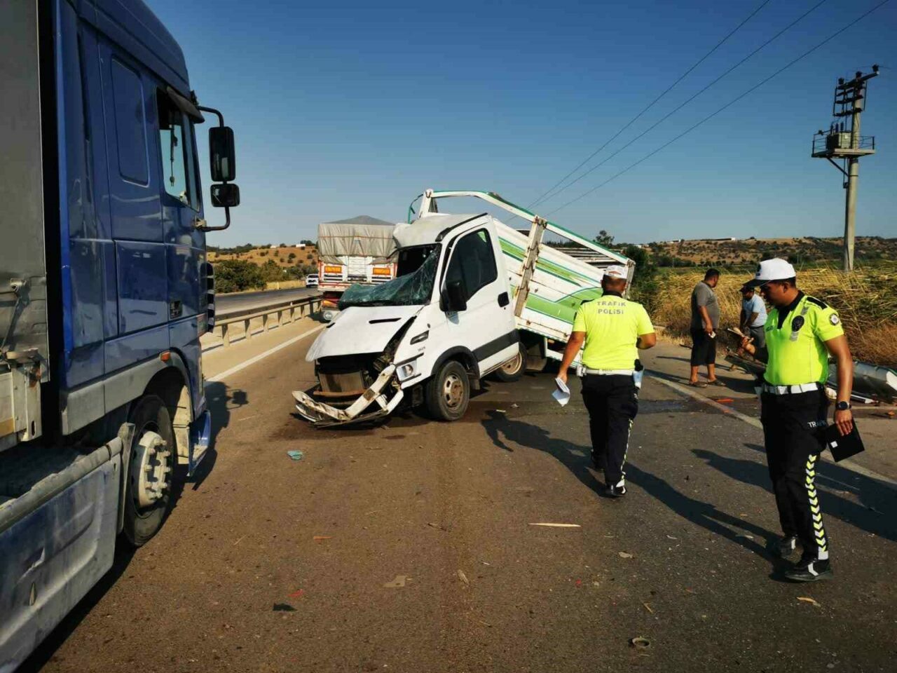 Bursa’da kaza: Kamyona arkadan çarptı Bursa’da kaza: Kamyona arkadan çarptı