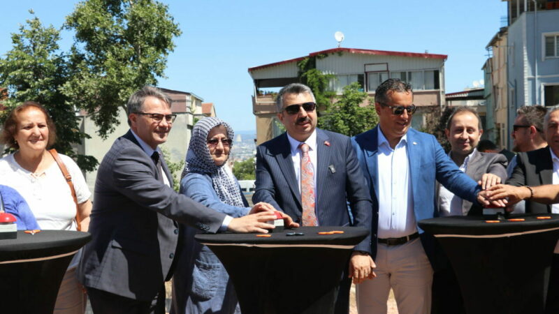 Bursa'nın Yıldırım ilçesinde kentsel dönüşüm kapsamında temel atma töreni düzenlendi.