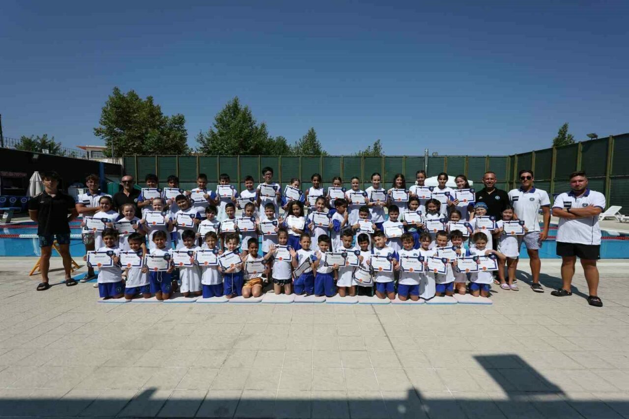 Bursa’da minik kulaçlar ikinci dönemi tamamladı