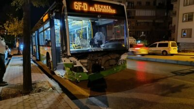 Bursa’da otomobil ile halk otobüsü çarpıştı! Yaralılar var