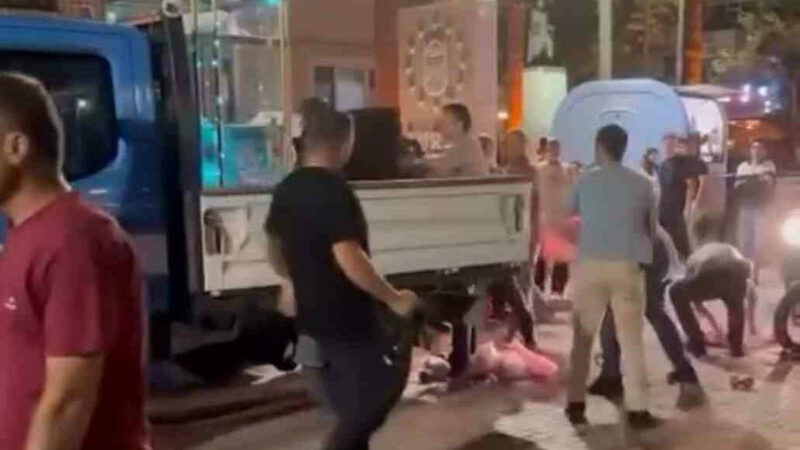 Bursa’nın Mudanya ilçesi sahil bandında zabıta ekipleri ile seyyar satıcılar
