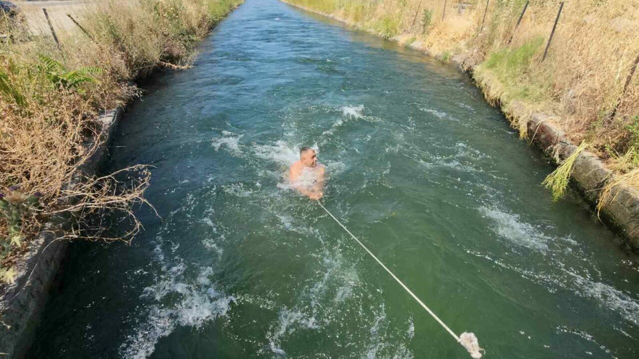 Bursa’da sıcaktan bunalan gençler böyle serinledi