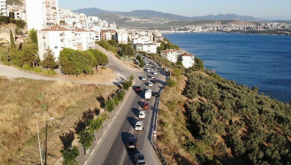 Bursa’da yazlıkçı trafiği: Gemlik-Kumla karayolu kilit…