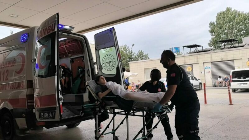 Bursa’da zincir markette korkunç olay Bursa’nın İnegöl ilçesinde faaliyet gösteren bir zincir markette, bacaklarına kaynar