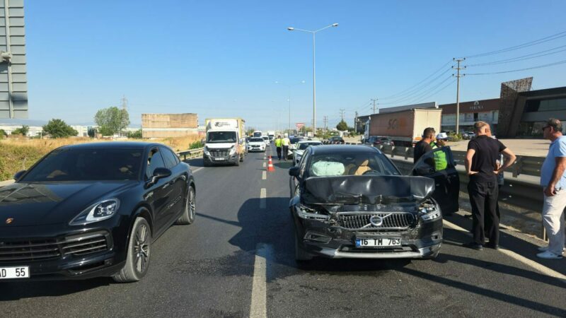 Bursa’da zincirleme kaza Bursa'nın İnegöl ilçesinde 3 aracın karıştığı zincirleme trafik kazasında, 1