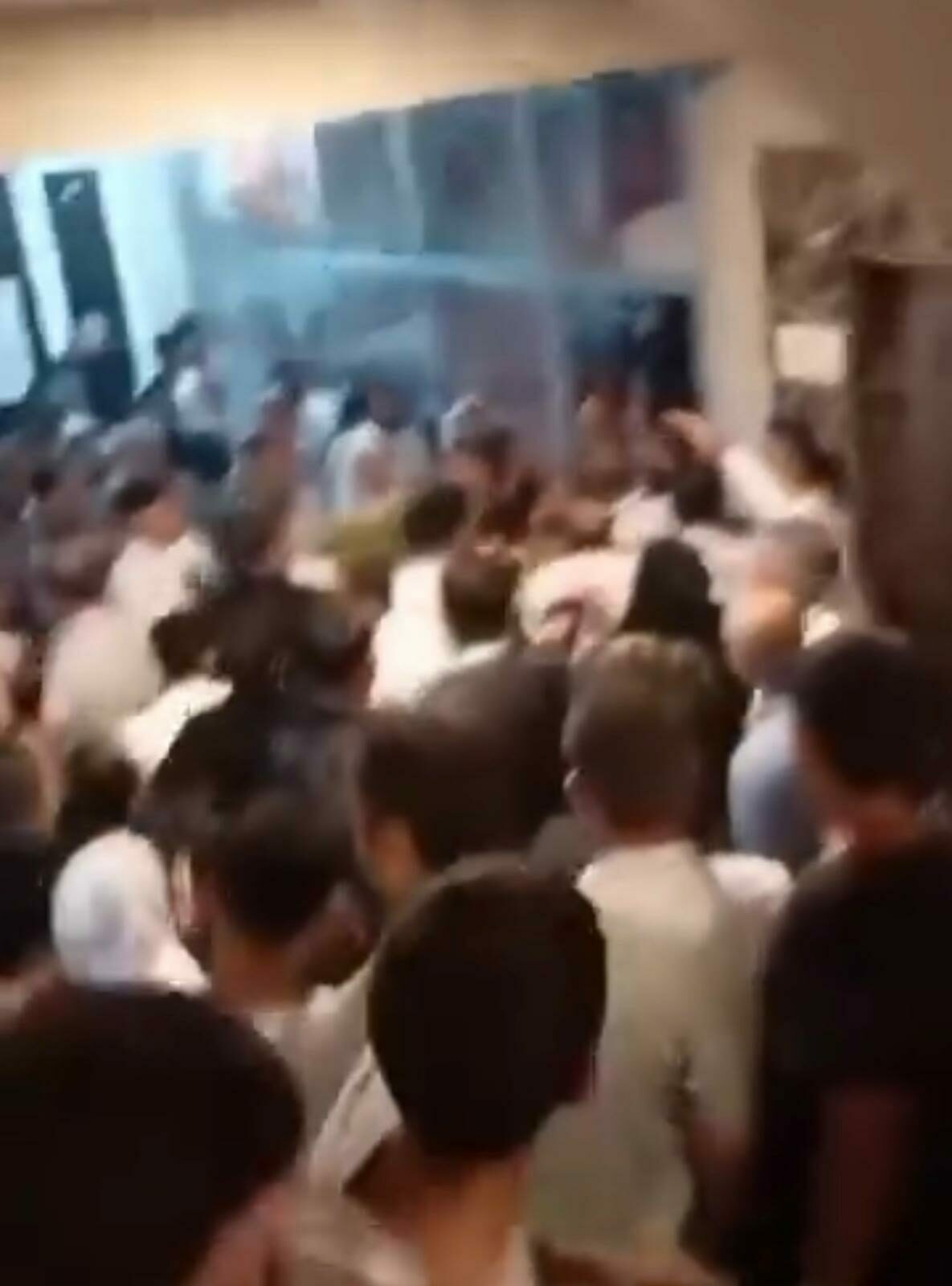 Bursa’daki düğünde tekme ve yumruklu kavga