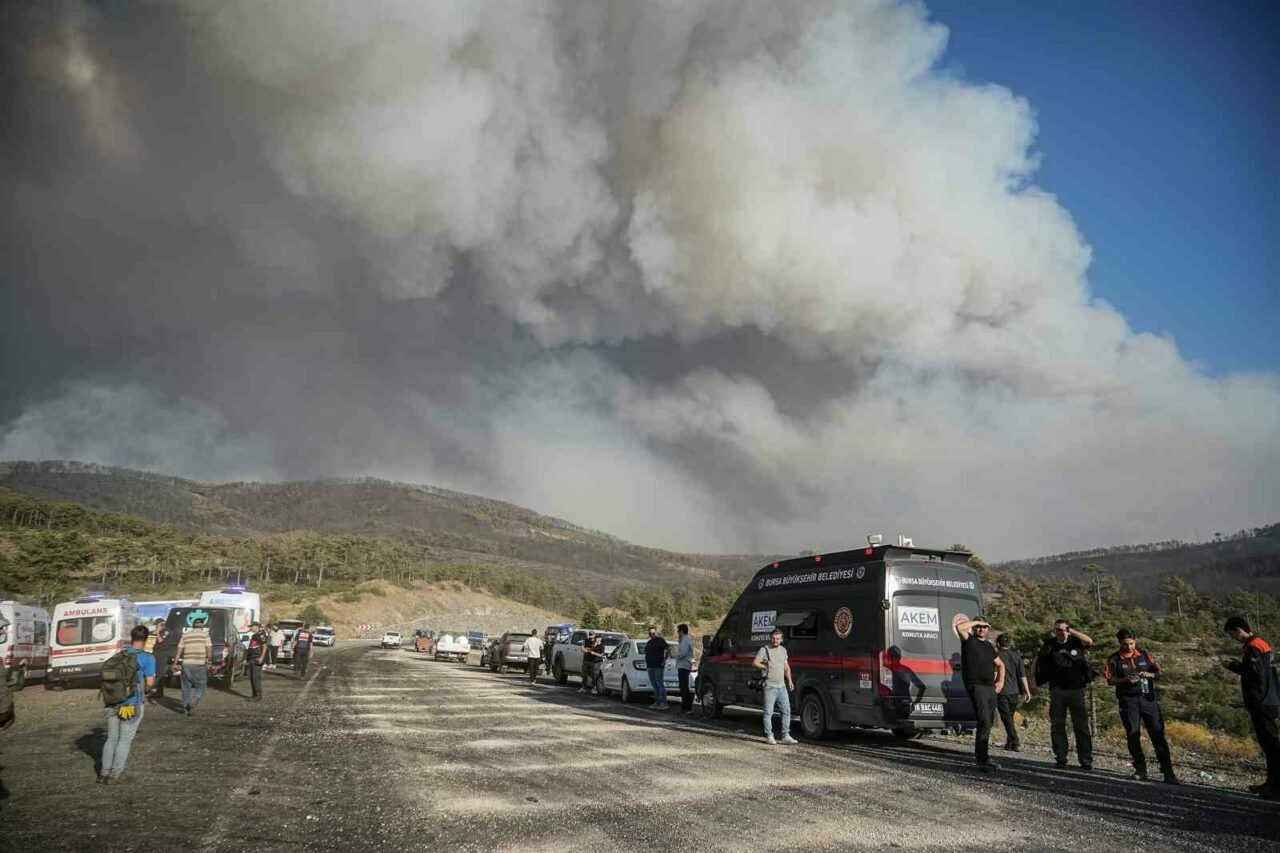Büyükşehir’den Bursa’daki yangınlarla yoğun mücadele! 185 araç ve 568 personel… Büyükşehir’den Bursa’daki yangınlarla yoğun mücadele! 185 araç ve 568 personel…