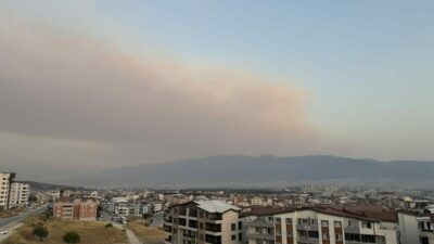 Bursa’nın Orhaneli-Harmancık hattındaki orman yangınının dumanı kent semalarına ulaştı
