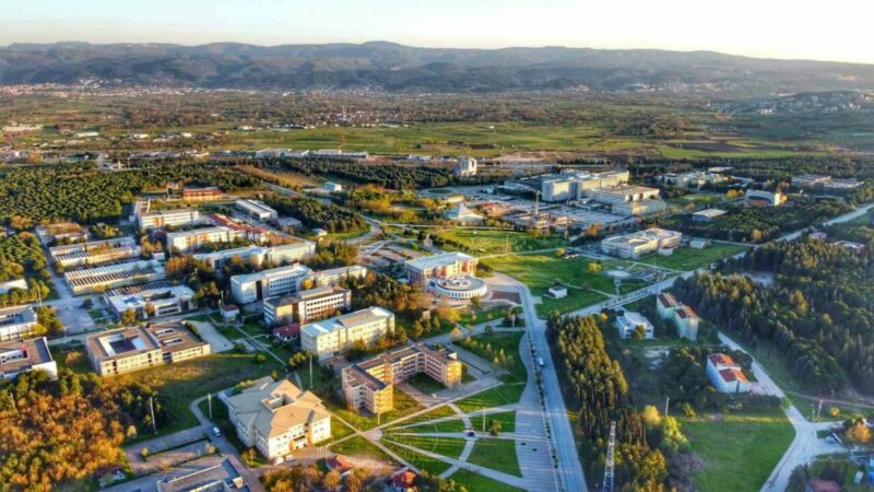 BUÜ’den 5 yıllık tam akreditasyon başarısı Kuruluşunun 50. yılını kutlayan Bursa Uludağ Üniversitesi (BUÜ), Yükseköğretim Kalite