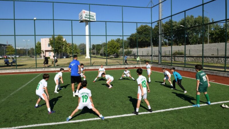 Osmangazi Belediyesi, 8-10 yaş aralığındaki çocuklar için futbol turnuvası düzenledi.