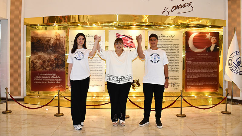 Bursa’nın zirvesinde iki Emine Örnekli: 500 Tam Puan! Emine Örnek Okulları, 2025 LGS sonuçlarıyla bir kez daha eğitimdeki
