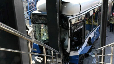 Belediye otobüsü kaza yaptı: Biri ağır 18 yaralı