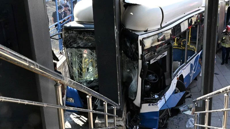 Belediye otobüsü kaza yaptı: Biri ağır 18 yaralı Belediye otobüsü kaza yaptı: Biri ağır 18 yaralı