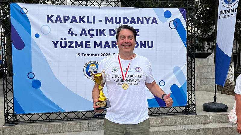 Bursalı siyasetçiden açık denizde büyük başarı