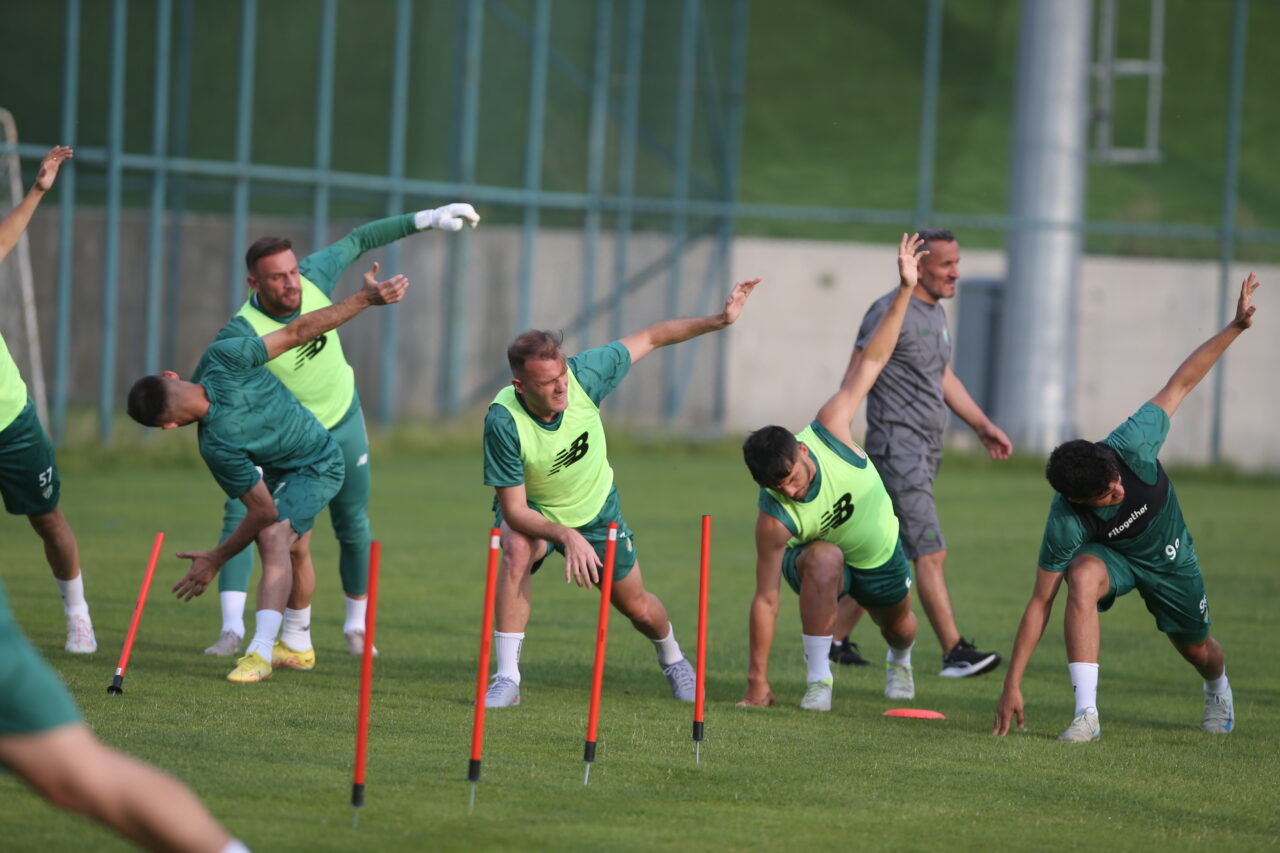 Bursaspor’un kaptanları açıklandı! İki ismin de anlamı büyük… Bursaspor’un kaptanları açıklandı! İki ismin de anlamı büyük…