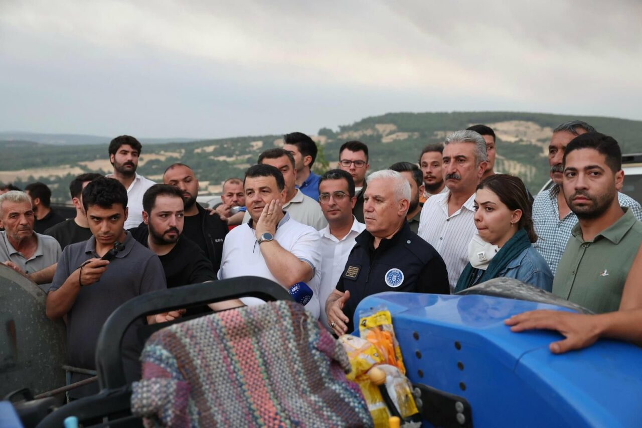 Bursa’da Başkan Bozbey teşekkür edip, ‘Acilen başlayacağız’ dedi Bursa’da Başkan Bozbey teşekkür edip, ‘Acilen başlayacağız’ dedi