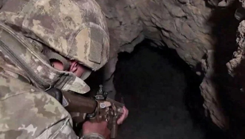 12 asker mağarada nasıl şehit oldu? Eğitimli köpekler etkilenmeyince… 12 asker mağarada nasıl şehit oldu? Eğitimli köpekler etkilenmeyince…
