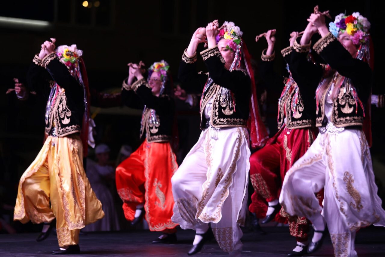 Karagöz Halkdansları Topluluğu’ndan Üsküp’te gururlandıran başarı Karagöz Halkdansları Topluluğu’ndan Üsküp’te gururlandıran başarı