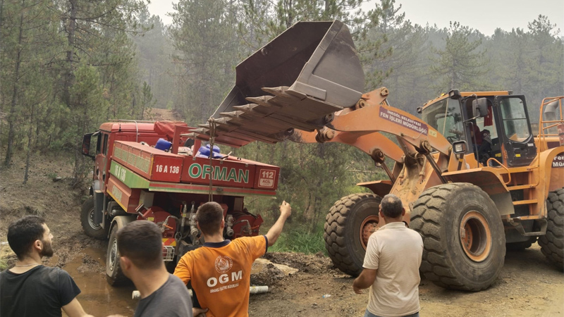 Bursa İnegöl’ün dayanışma ruhu yangın bölgesinde Bursa İnegöl’ün dayanışma ruhu yangın bölgesinde