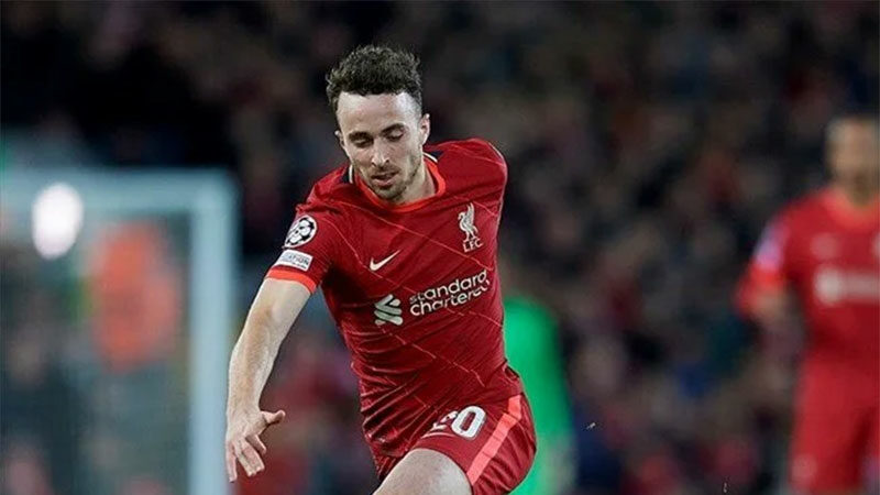 Dünyaca ünlü yıldız futbolcu hayatını kaybetti Liverpool futbolcusu Diogo Jota (28), geçirdiği trafik kazası sonrası araçta