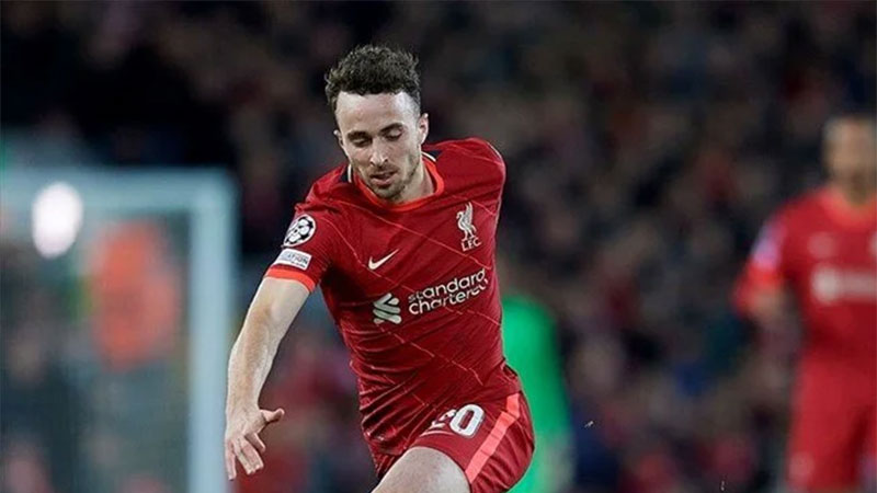 Dünyaca ünlü yıldız futbolcu hayatını kaybetti