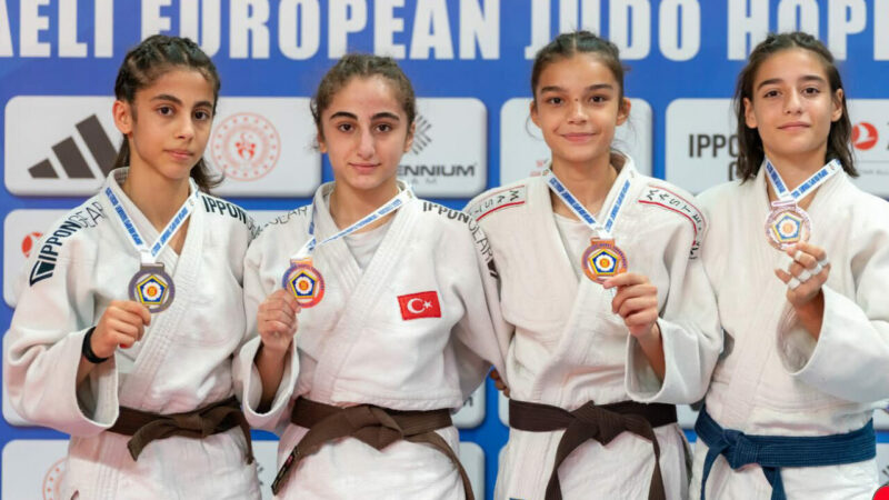 Osmangazi Belediyespor Kulübü judocusu Melek Saraç, Kocaeli’de düzenlenen Yıldızlar Avrupa