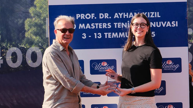 Bursa’da tenis şampiyonları kupalarını aldı