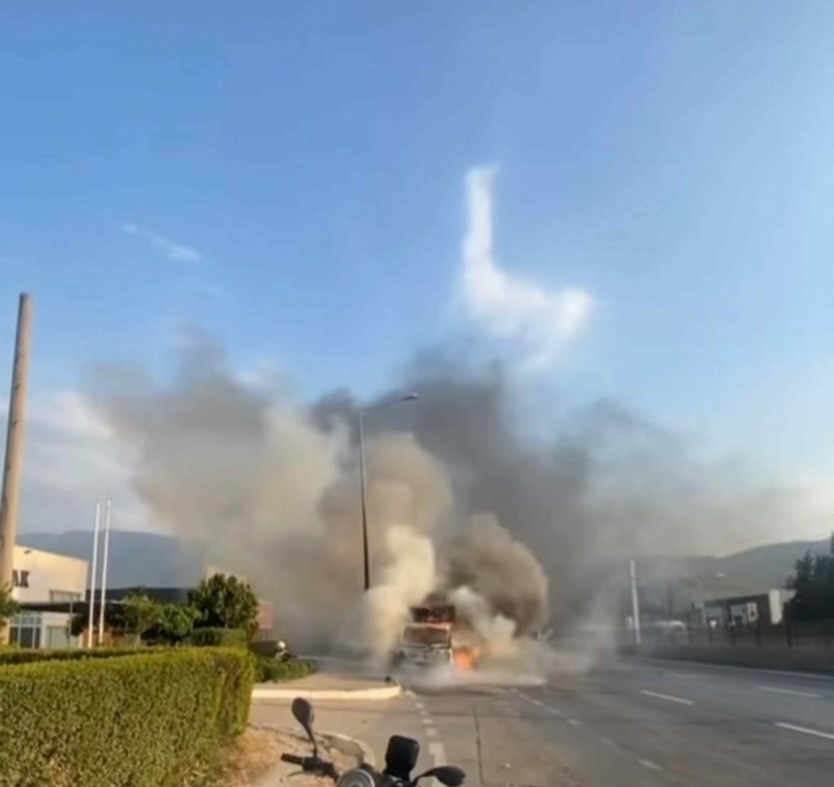 Bursa’da korku dolu anlar: Bir anda alev topuna döndü Bursa’da korku dolu anlar: Bir anda alev topuna döndü