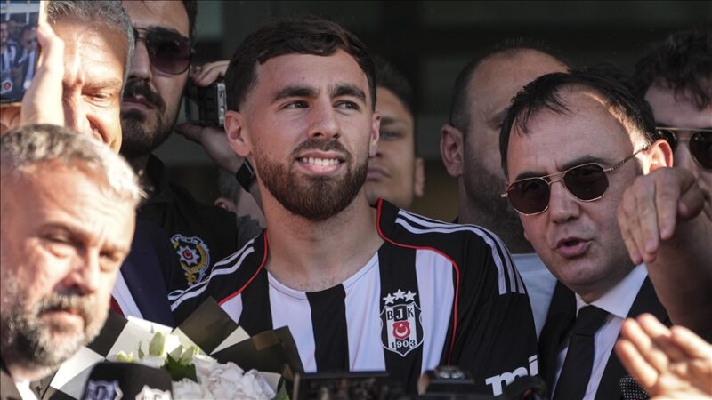 Beşiktaş'ın Benfica'dan kadrosuna kattığı milli futbolcu Orkun Kökçü, 20 bin