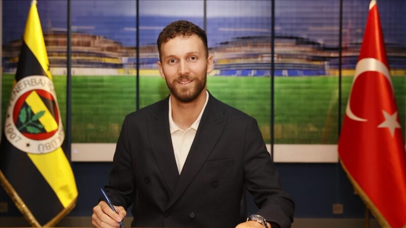 Fenerbahçe Kulübü, son olarak Çaykur Rizespor'da forma giyen kaleci Tarık
