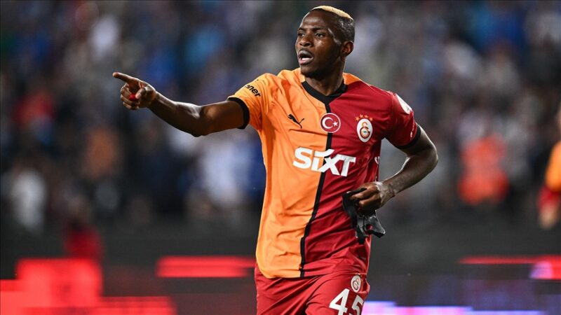 Galatasaray, Nijeryalı santrafor Victor Osimhen'i 75 milyon avro karşılığında 4