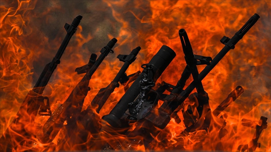 Terör örgütü PKK’dan bir grup silahlarını imha etti