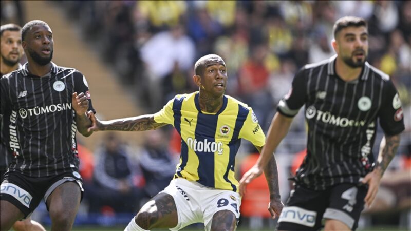 Fenerbahçe, Brezilyalı futbolcu Anderson Talisca'nın arka adalesinden sakatlandığını duyurdu.