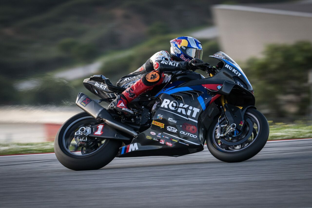 Toprak Razgatlıoğlu’ndan İngiltere’de 3’te 3