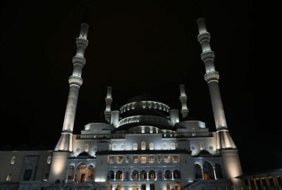 Ülke genelindeki camilerde sela okundu