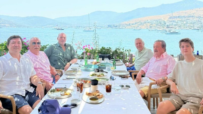 Başkanlardan Bodrum’da büyük buluşma Bursaspor’un efsane başkanları Devlet eski Bakanı Cavit Çağlar ve Levent
