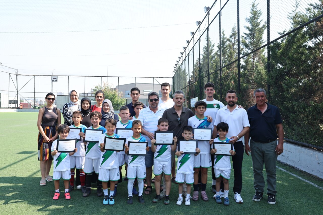 Nilüfer Yaz Spor Okulları’nda sertifika heyecanı Nilüfer Yaz Spor Okulları’nda sertifika heyecanı