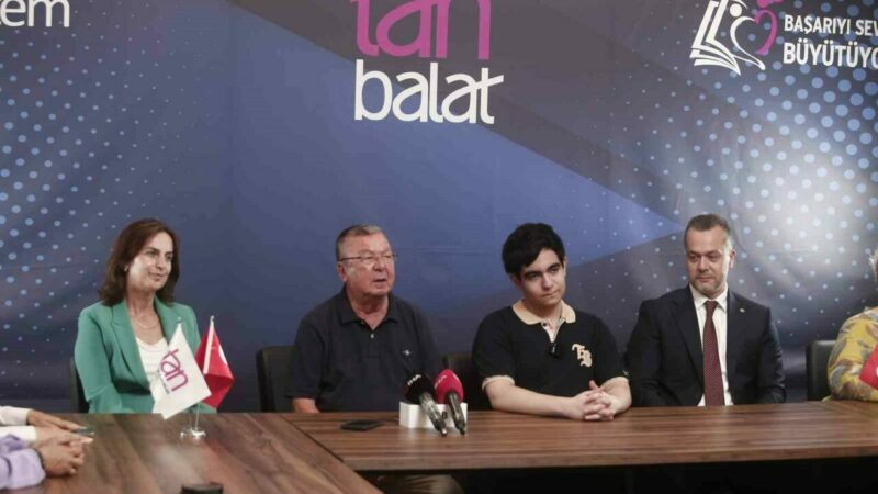 YKS’de Türkiye birincileri Bursa’dan Türkiye’de bugün açıklanan 2025 Yükseköğretim Kurumları Sınavı (YKS) sonuçlarına göre