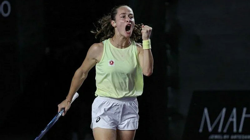 Zeynep Sönmez Wimbledon’da tarihe geçti! Wimbledon'da tek kadınlarda Zeynep Sönmez, Rumen Jaqueline Cristian'ı yenerek organizasyon