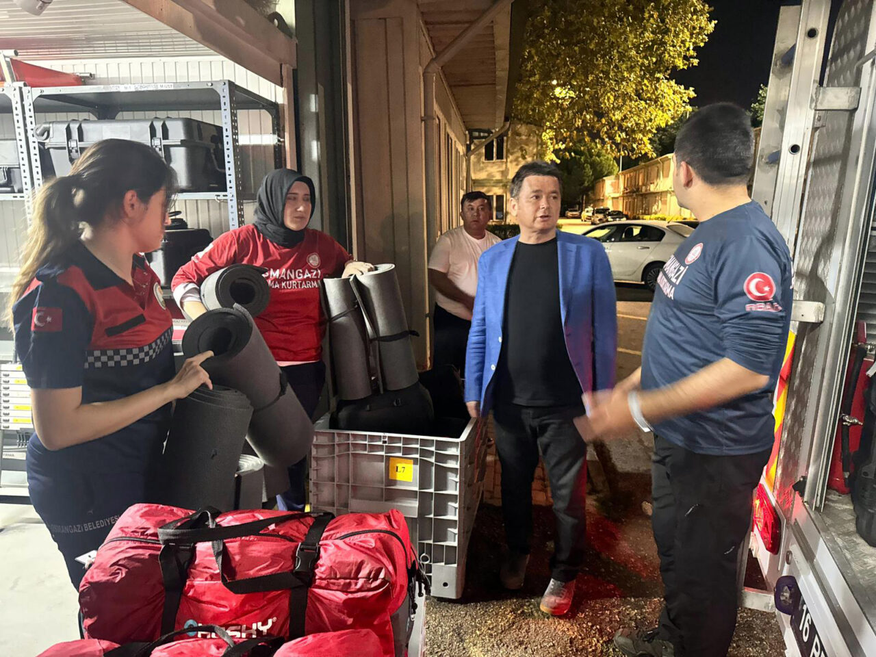 Bursa’da Osmangazi Belediyesi’nden Sındırgı’ya hızlı destek Bursa’da Osmangazi Belediyesi’nden Sındırgı’ya hızlı destek