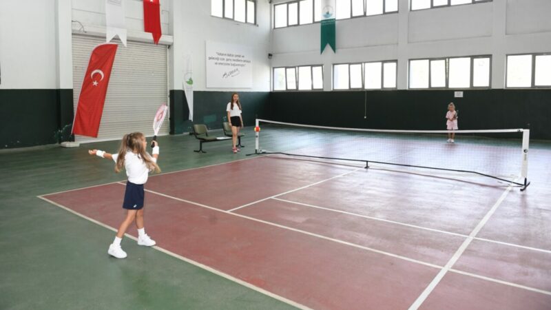 Bursa’da Zafer Bayramı’na özel turnuva Osmangazi Belediyesi, Gençlik Hizmetleri Spor İl Müdürlüğü ve Tenis Federasyonu