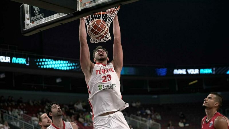 12 Dev Adam son 16 turunda! 2025 Avrupa Basketbol Şampiyonası A Grubu üçüncü maçında Portekiz'i 95-54